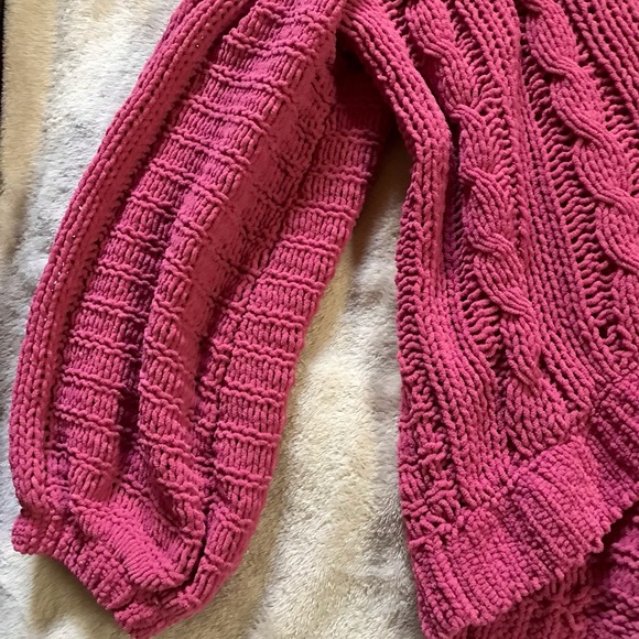 Pink Comfy Sweater 🎀 - Picture 3 of 5